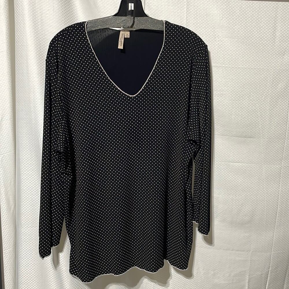 Susan Lawrence 1x black creamy polka dot v neck stretch top 3/4 bell sleeve euc